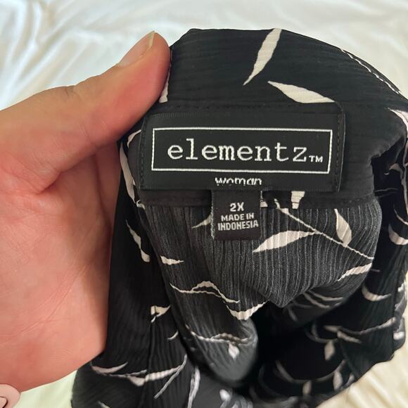 NWT Black Leaf Print Button Up Shirt Women's Plus Sz 2X - Picture 6 of 9